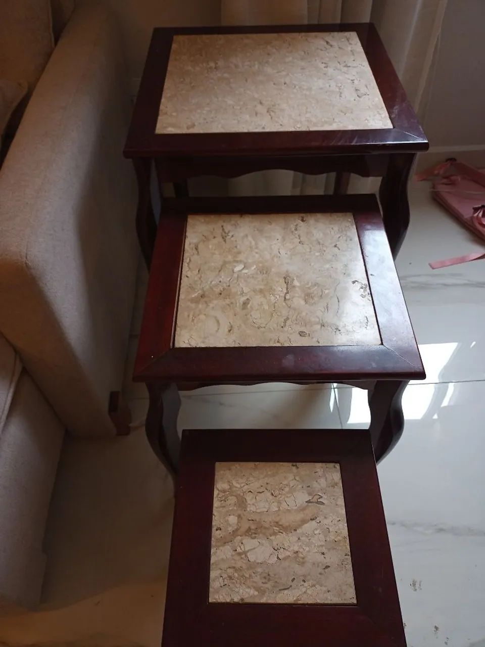 Vendo jogo de mesas de canto com tampo de granito - Foto 2