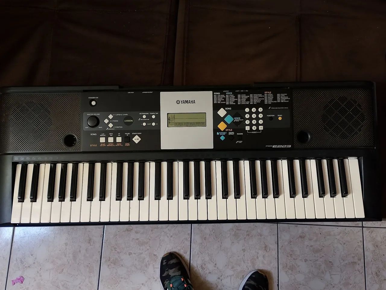 Teclado Yamaha E223 - Foto 2