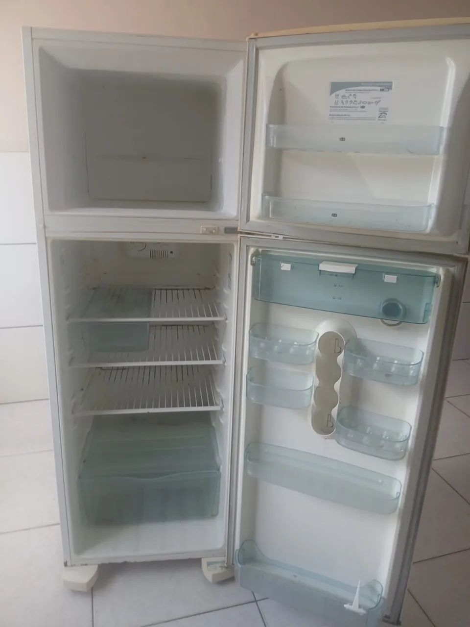 Vendo geladeira funcionando perfeitamente  - Foto 2