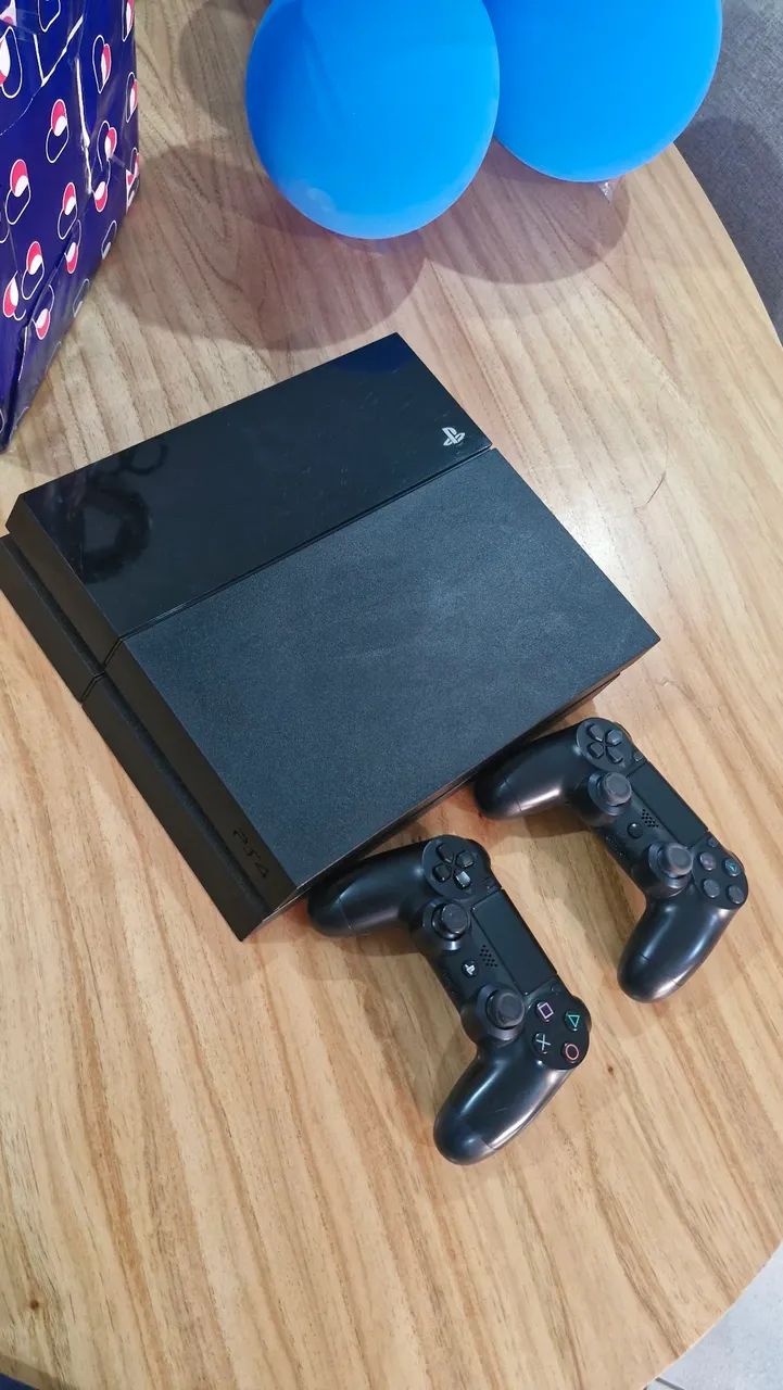 Ps4 com 2 Controles