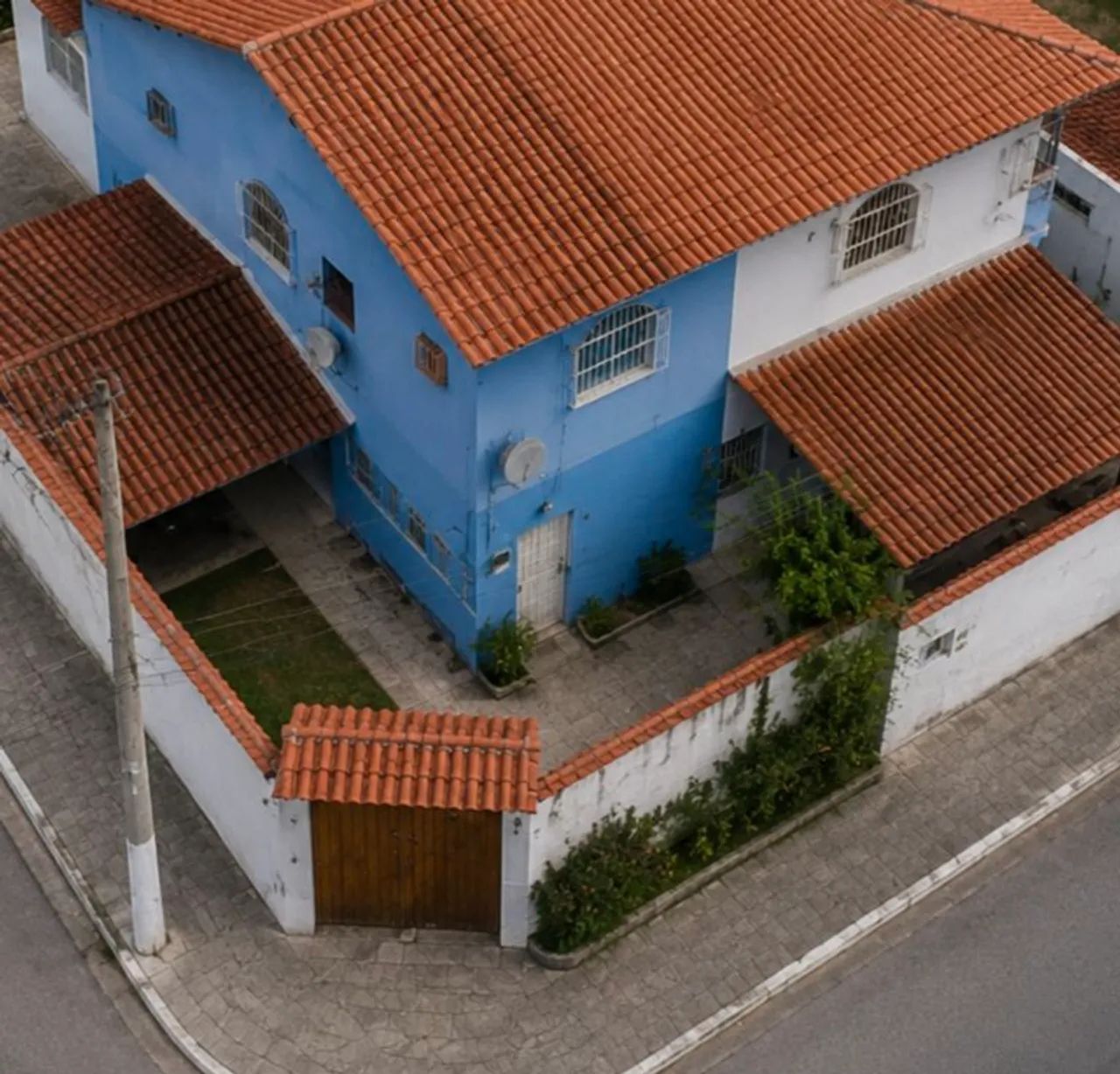 IMÓVEL COMERCIAL DE ESQUINA - PRÓXIMO AO SHOPPING PARKLAGOS 