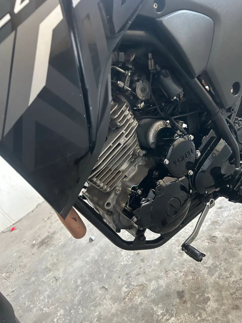Lander 250 preta  - Foto 5