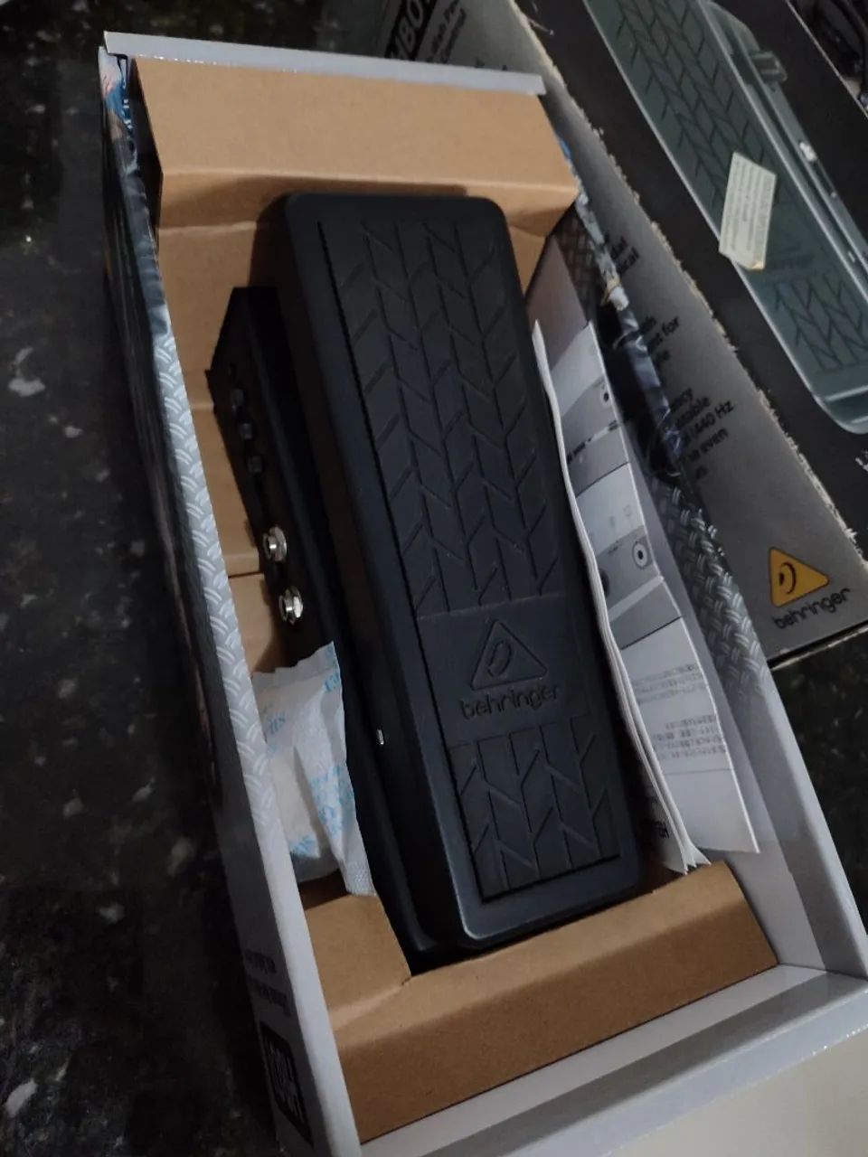 pedal wah wah behringer hellbabe hb01 - Foto 2