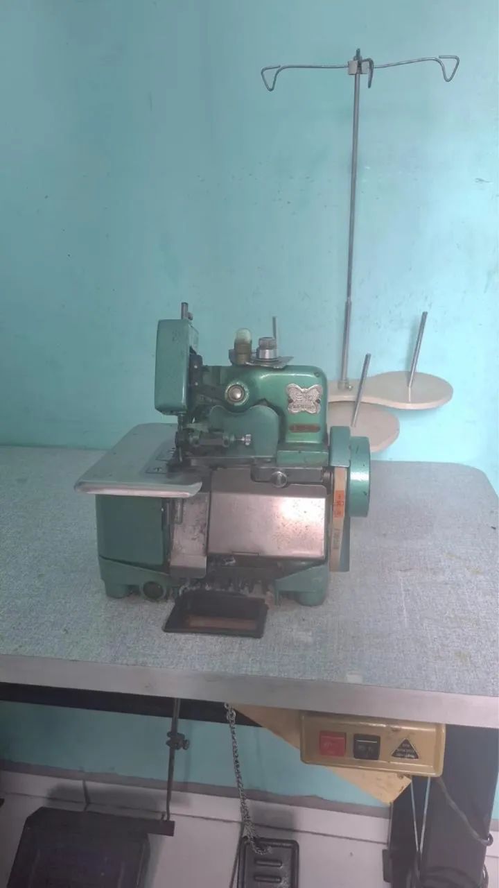 Máquina de overloque 