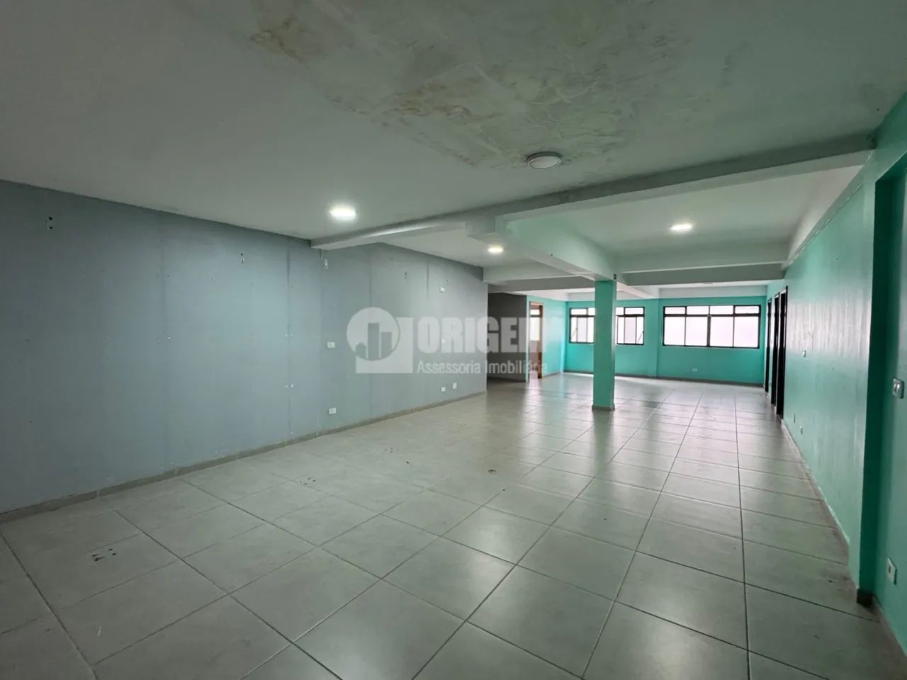Loja com 263m2 sendo salão principal com 100m2 e 6 vagas. - Foto 3