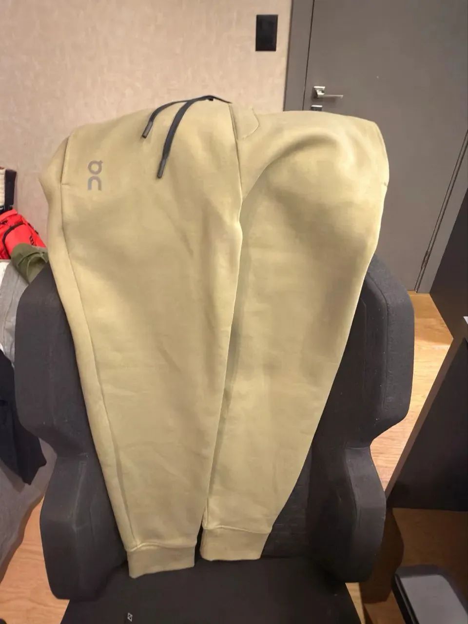 Calça on running focus tech sweatpants olive  - Foto 4