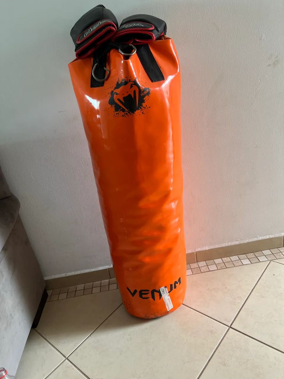 Saco de pancada venum + luva de boxe - Foto 3