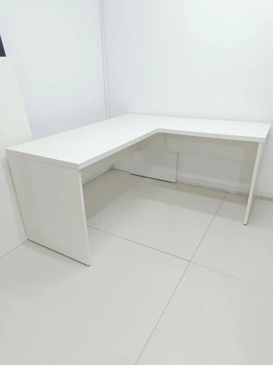 Mesa de escritório em L - Foto 2