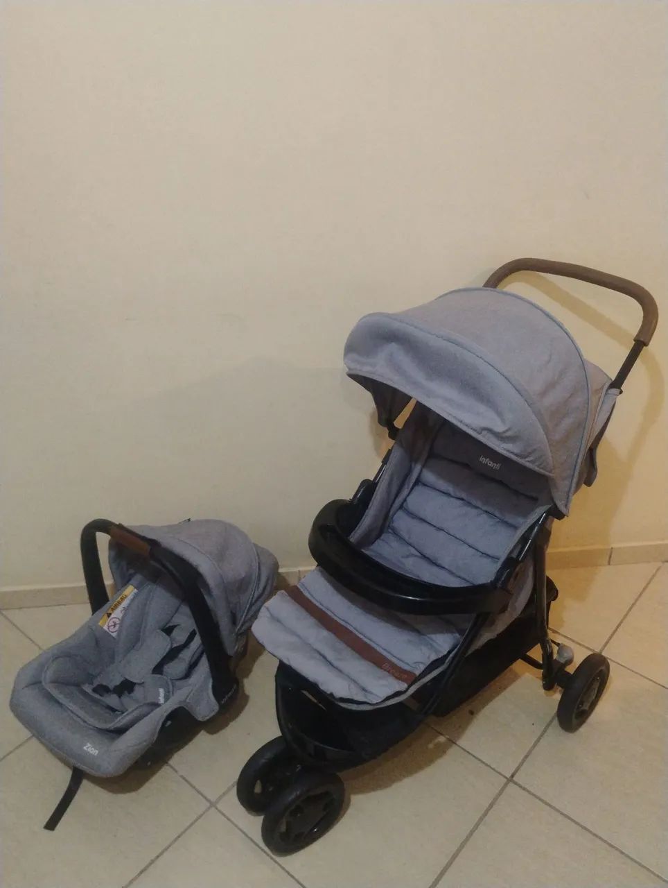 Carrinho de bebê Breeze com bebê conforto  - Foto 2