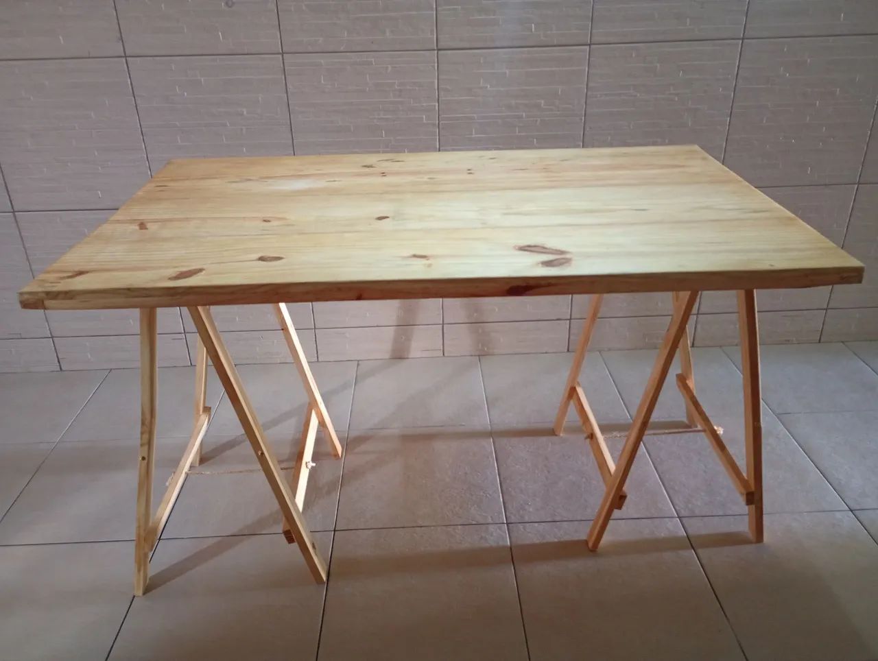 Mesa Pallet com cavaletes