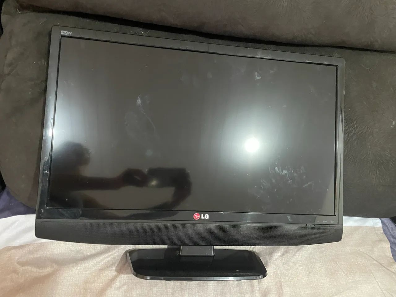 Vendo Tv 24 sem entradas USB  - Foto 2