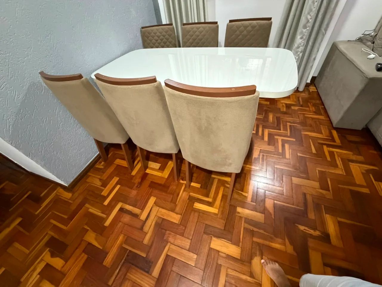 Mesa de vidro com Mdf de 6 cadeiras 