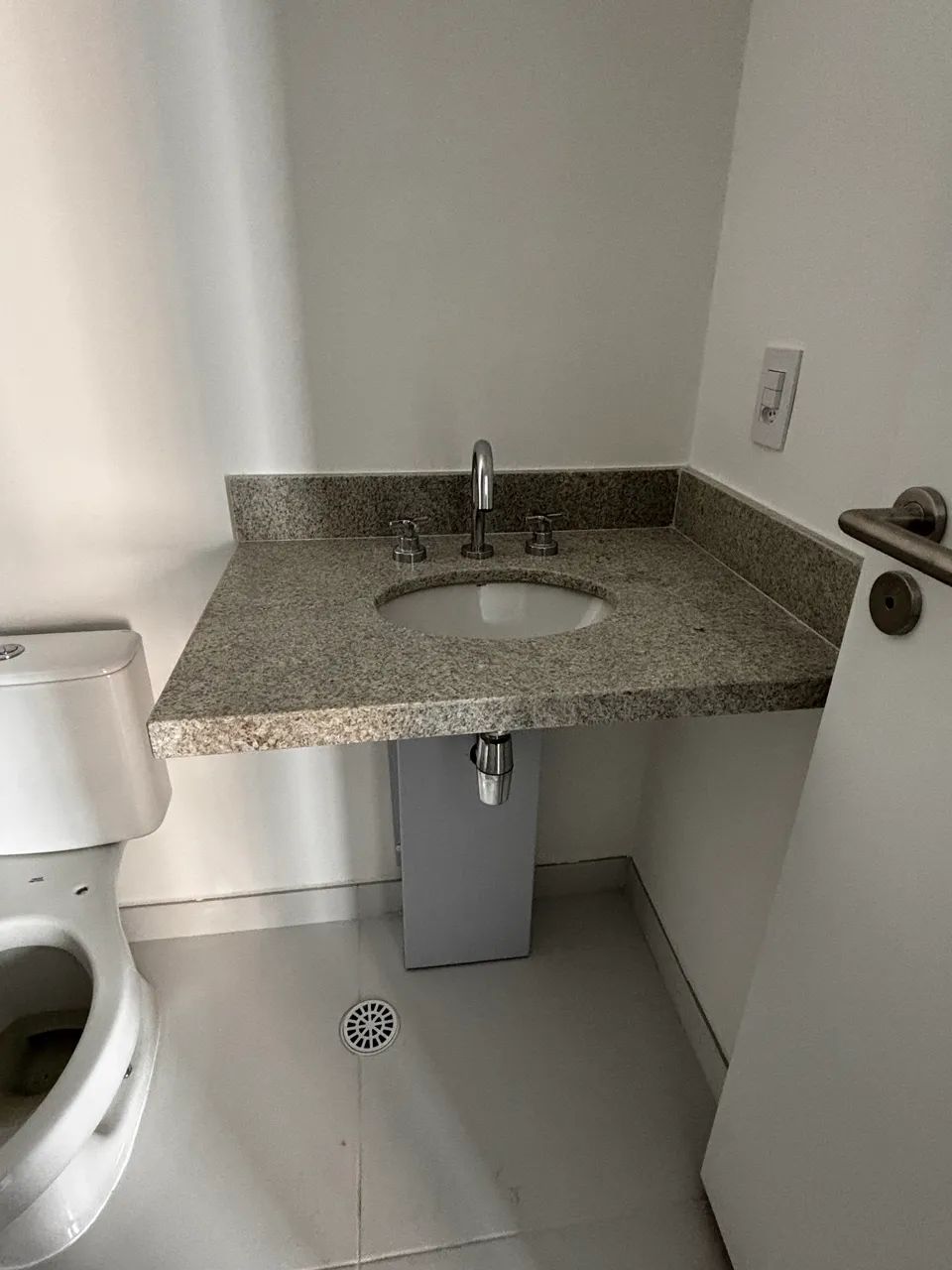 Bancada de banheiro em granito claro - Foto 2