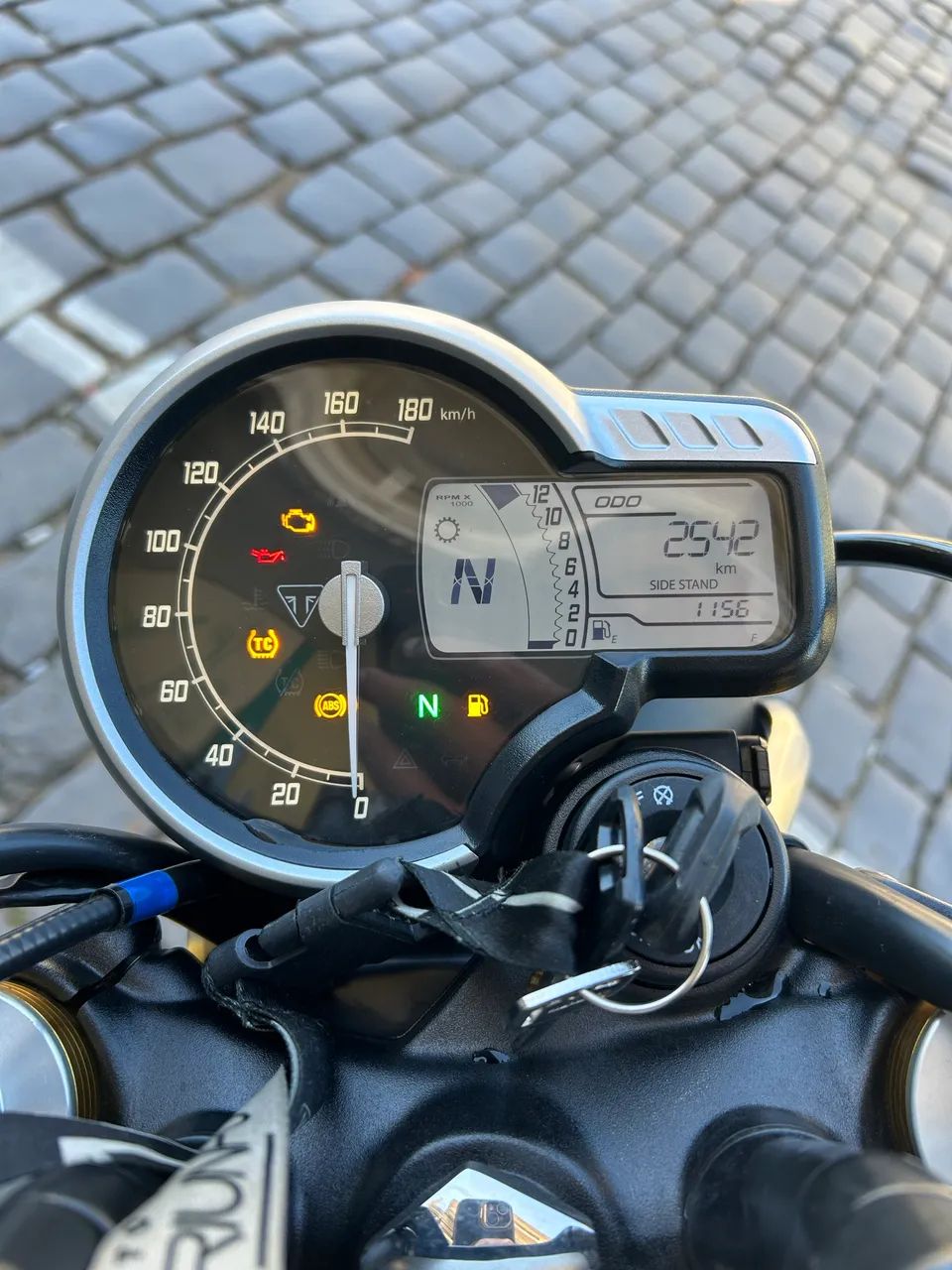 Triumph speed 400 - Foto 2