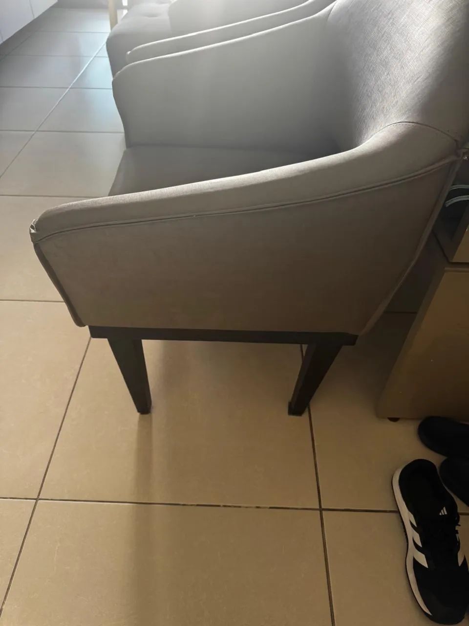 Poltronas de apoio em couro vegano 0,75 X 0,65 - Foto 2