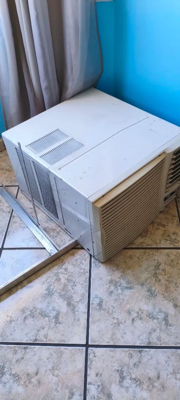 Ar condicionado de janela. Potência: 12.000 BUTs. Voltagem: 127v - Foto 2