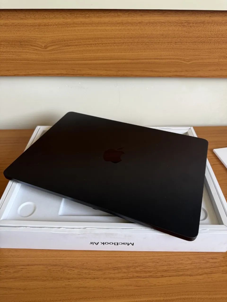 MacBook Air - M2 - 8GB / 256SSD - 78 Ciclos apenas com Caixa
