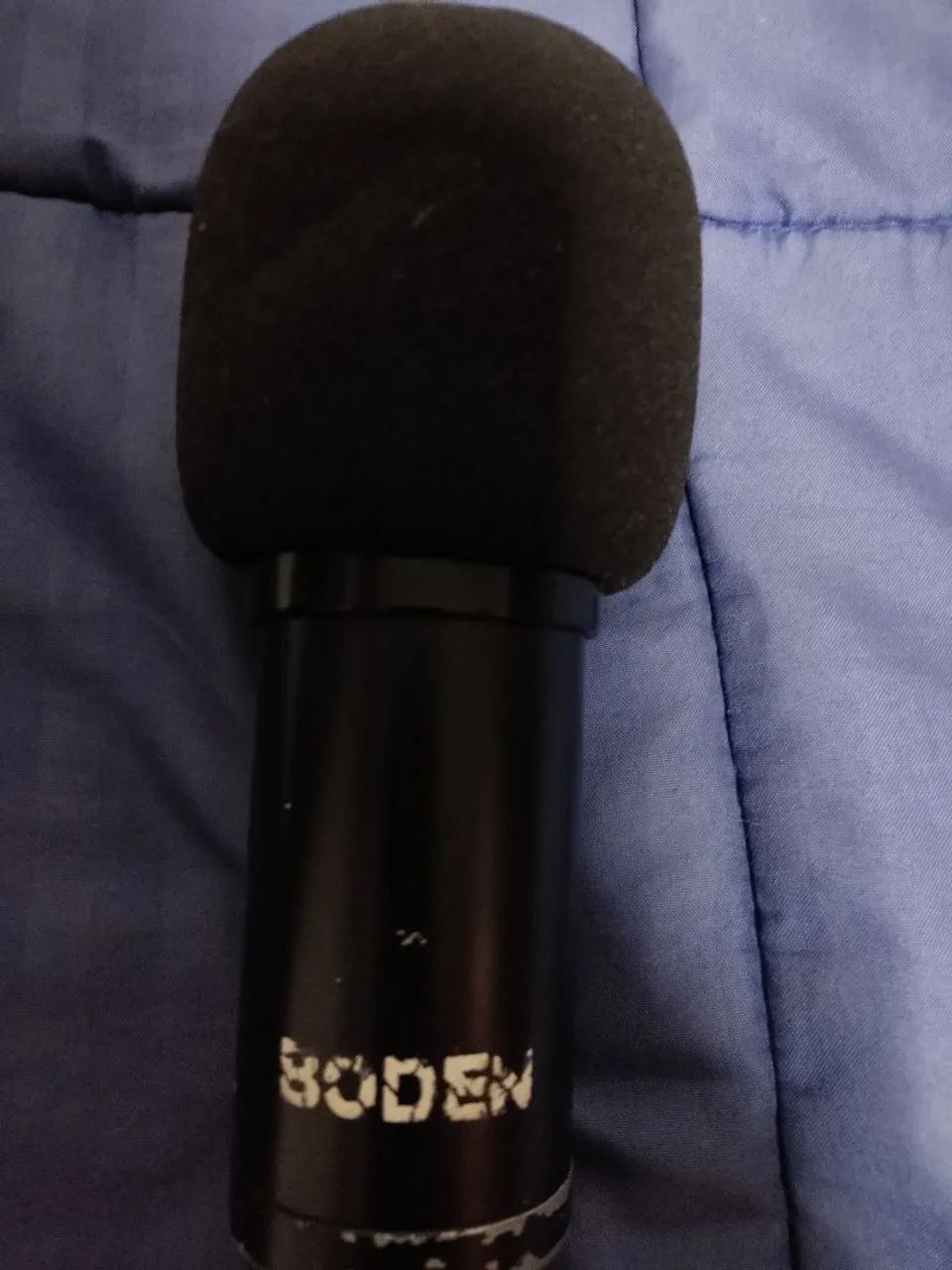 Microfone usado boden. Pra canto com interface