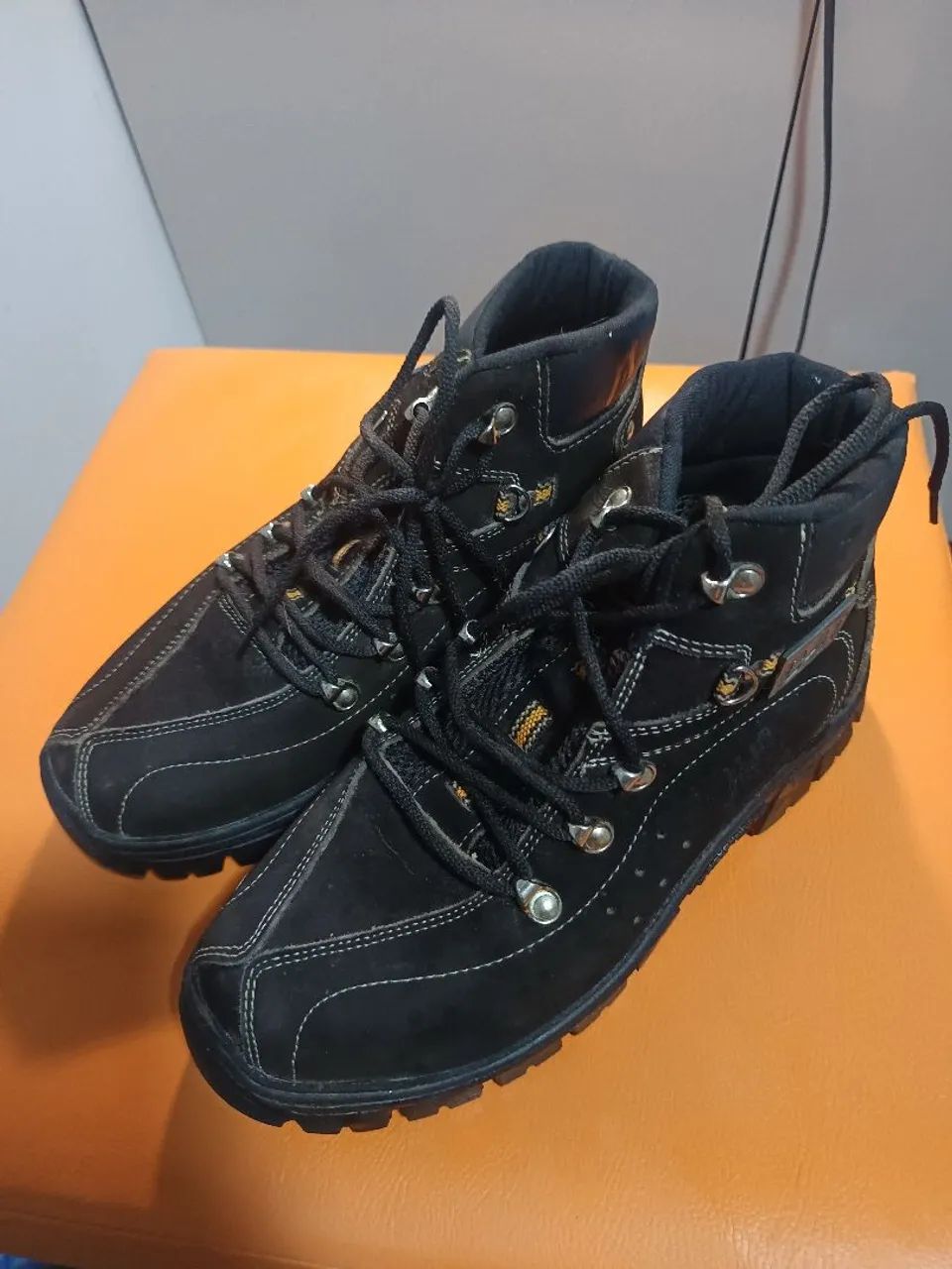Bota CAT Feminina - Nº 37