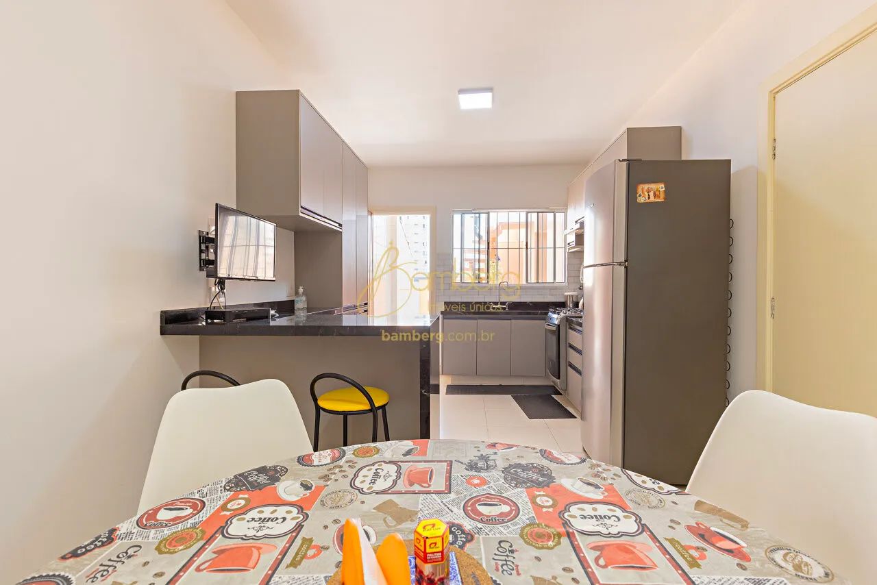 Casa térrea com ambientes amplos totalmente reformada. - Foto 10