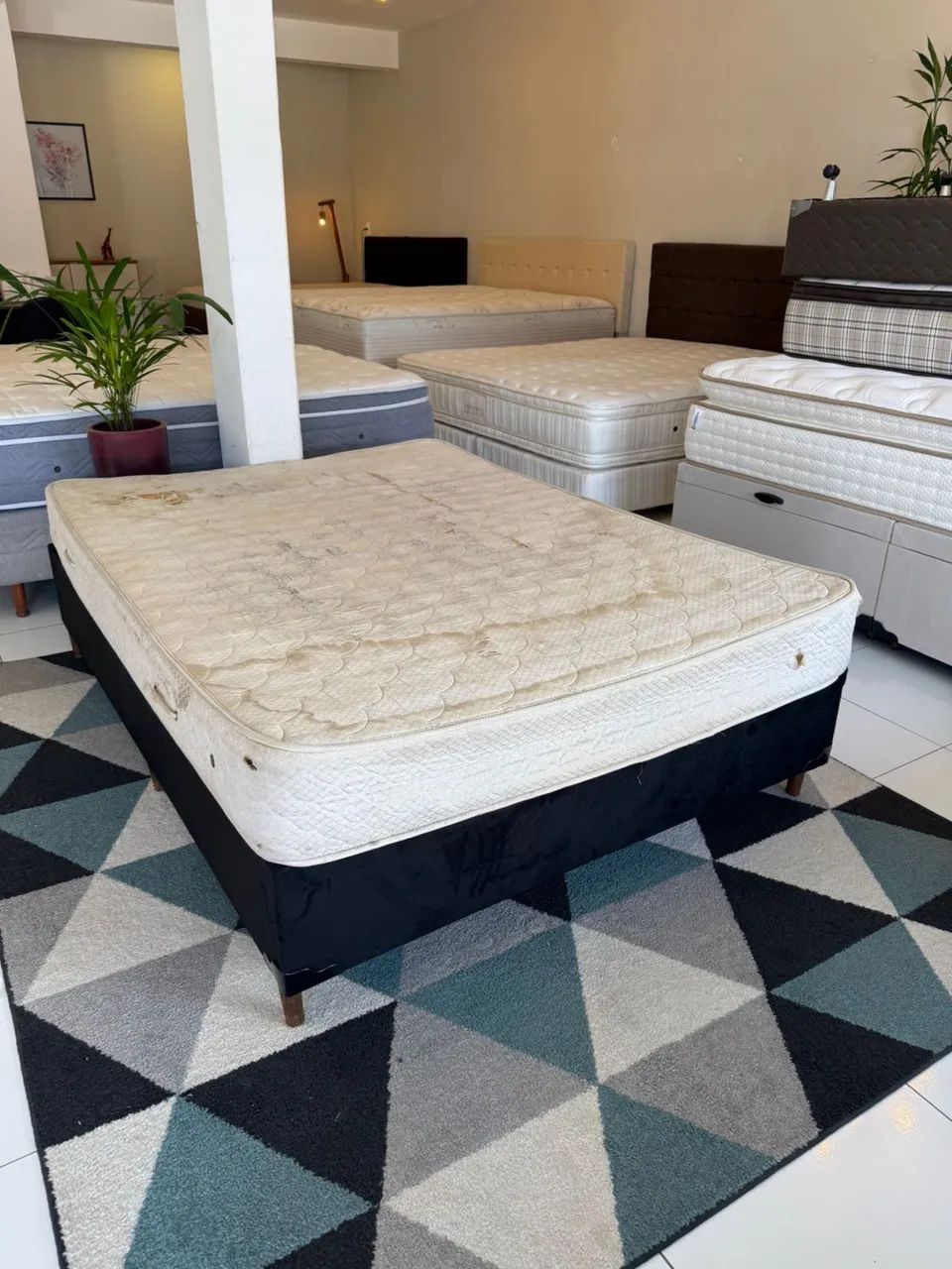 Cama de Casal USADA BASE + COLCHÃO MOLAS - Entrego!  - Foto 4