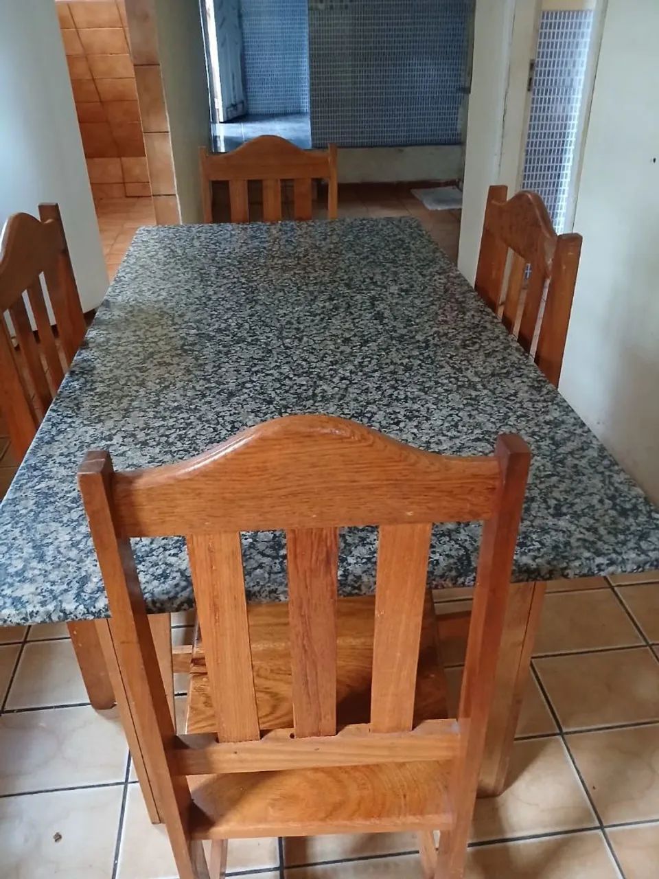 Vendo essa mesa c 4 cadeiras - Foto 2