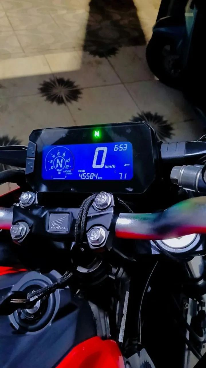 CB300F 2024 - Foto 4