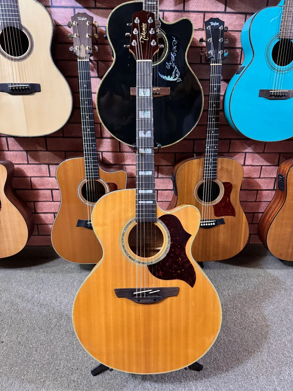 Violão Takamine Jasmine mini jumbo elétrico regulado ANALISO