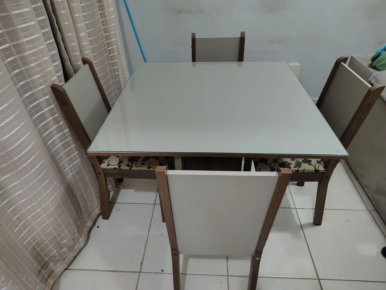 Mesa Madesa com Tampo de Vidro + 4 Cadeiras - Foto 3