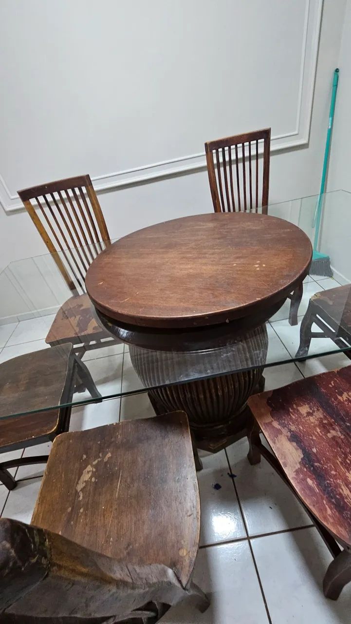 Mesa retangular de vidro com 6 cadeiras de madeira - Foto 4