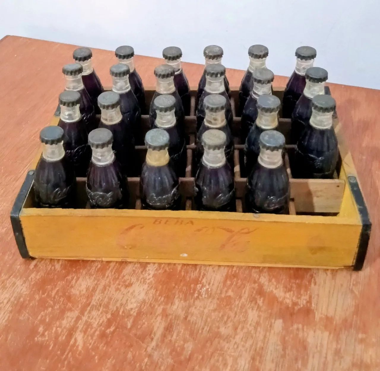 Para amadores da marca Coca Cola Engradado de Mini coca cola RARIDADE dos anos 50......