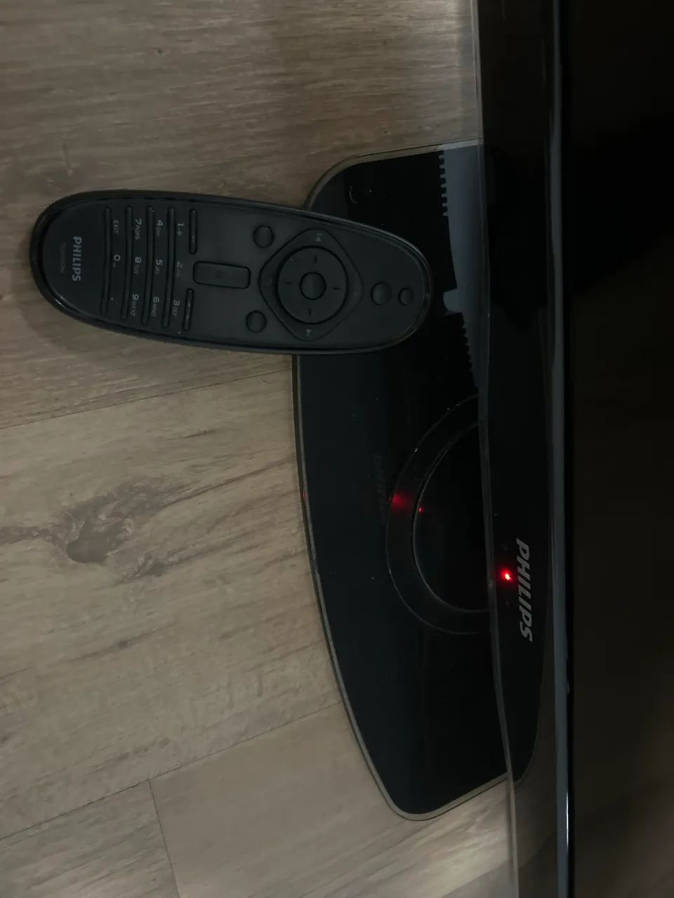 TV PHILIPS 32 polegadas com base e controle  - Foto 2