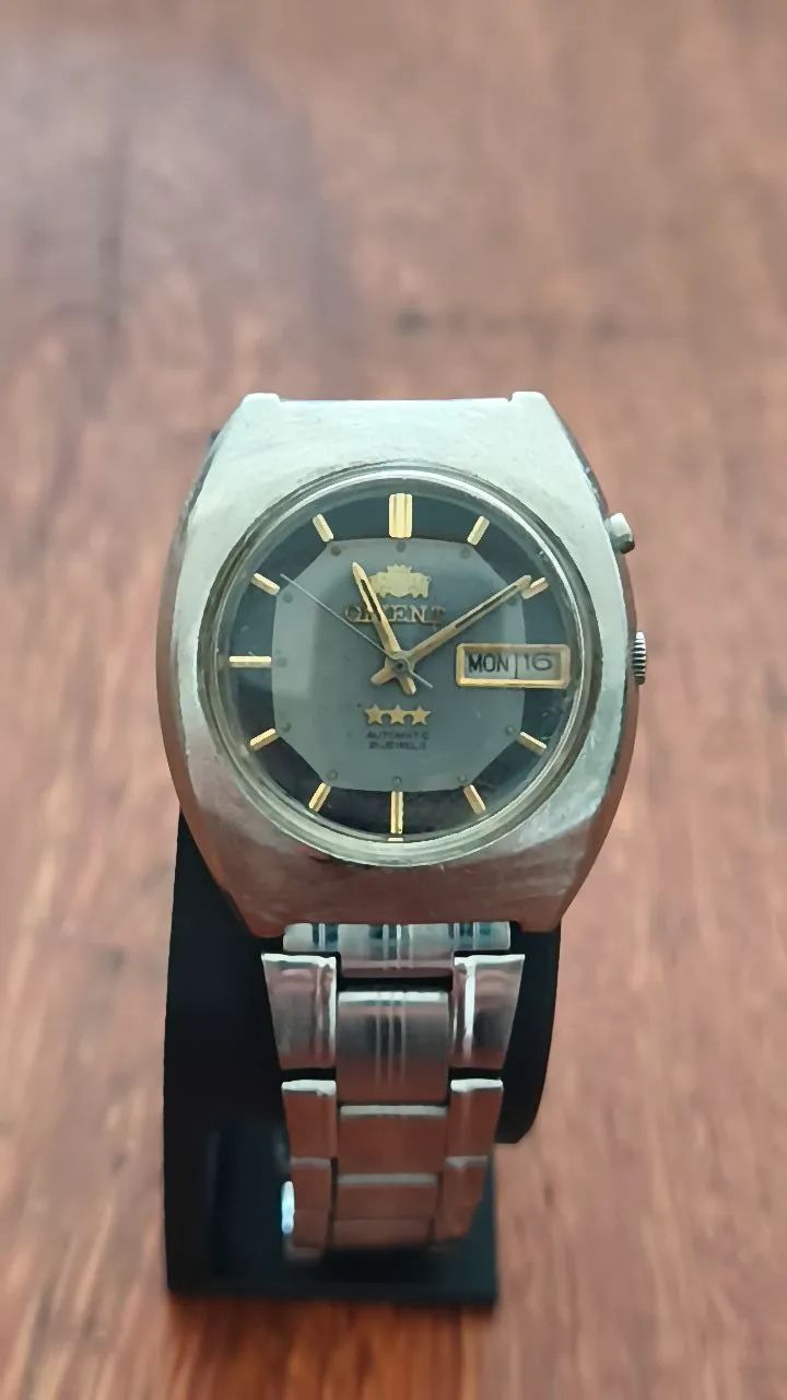Relógio Orient Automático Vintage, Caixa Turtle, design Exagonal Azul com tom sobre tom