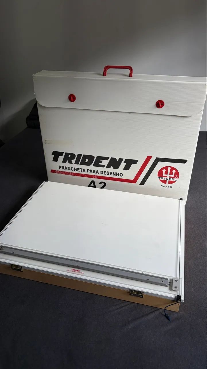 Prancheta de Desenho Trident A2 com Régua Paralela e Maleta