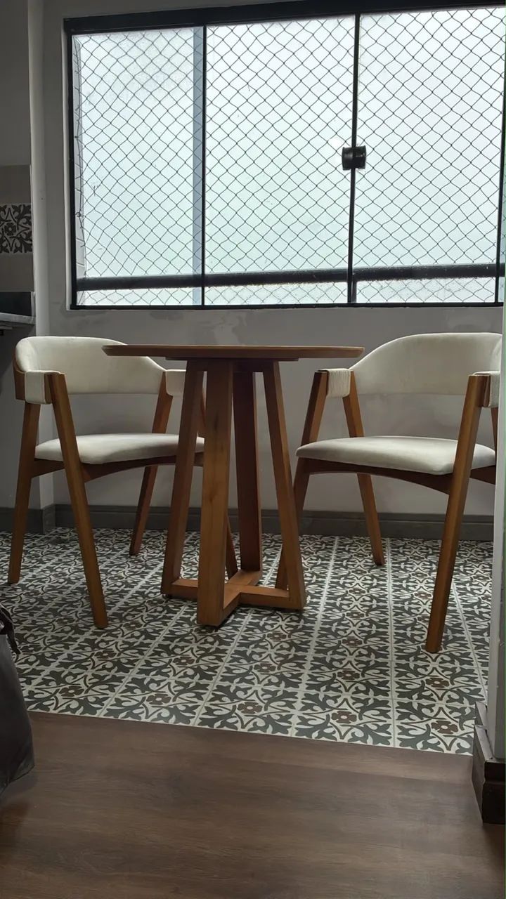 Mesa com duas cadeiras  - Foto 4