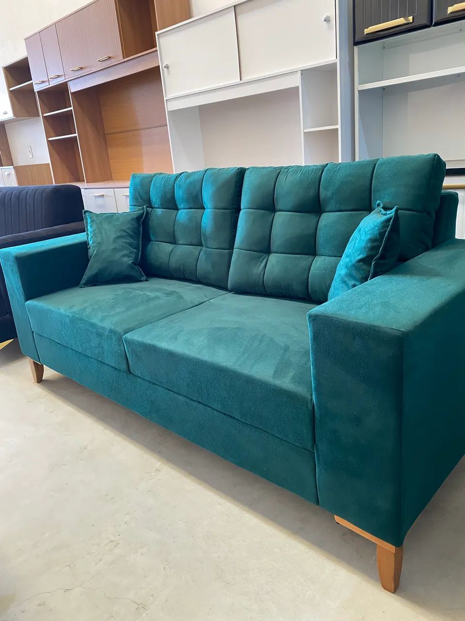 Sofa Elegance Retro 3 lugares + 2 almofadinhas brinde em mega Oferta  - Foto 2