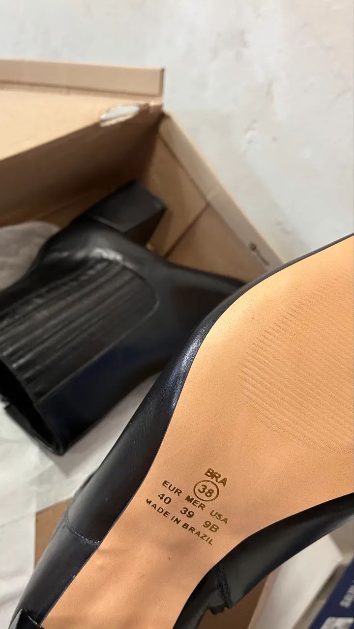 Bota Cano Curto Couro Básica 38
