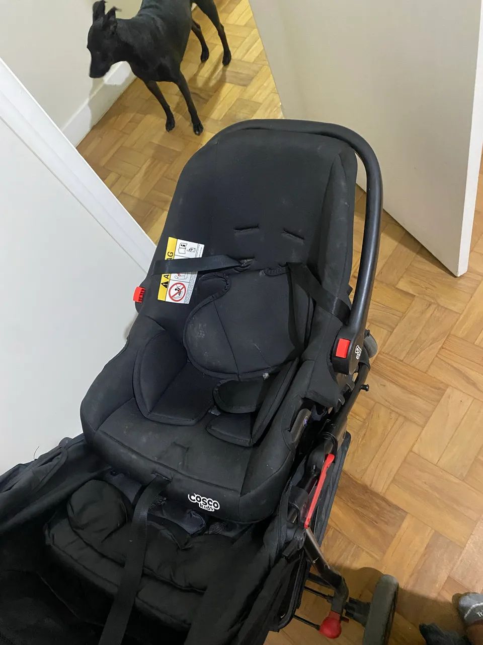 Carrinho de bebê com bebê conforto  - Foto 2