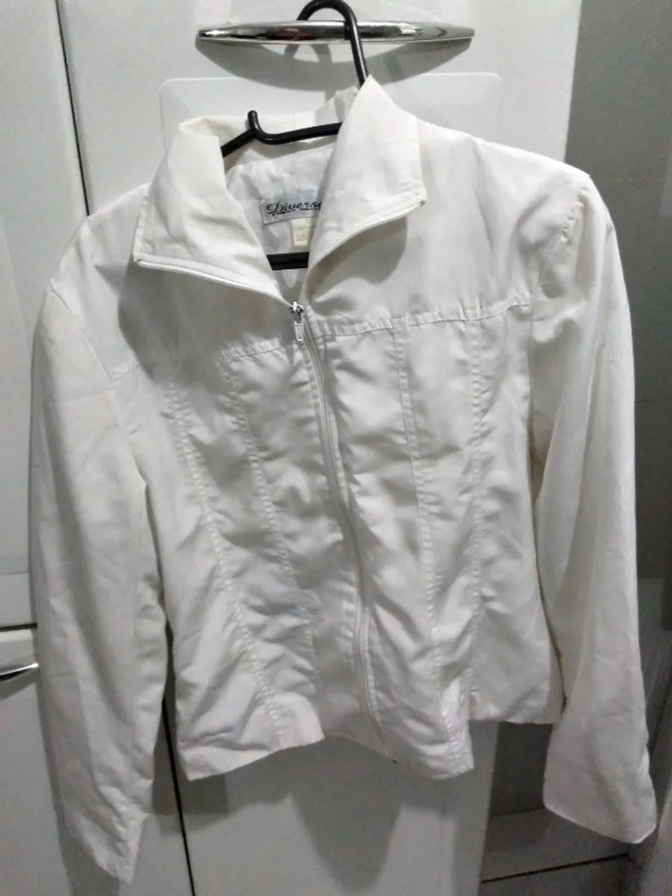  vendo, jaqueta M , branca , semi nova