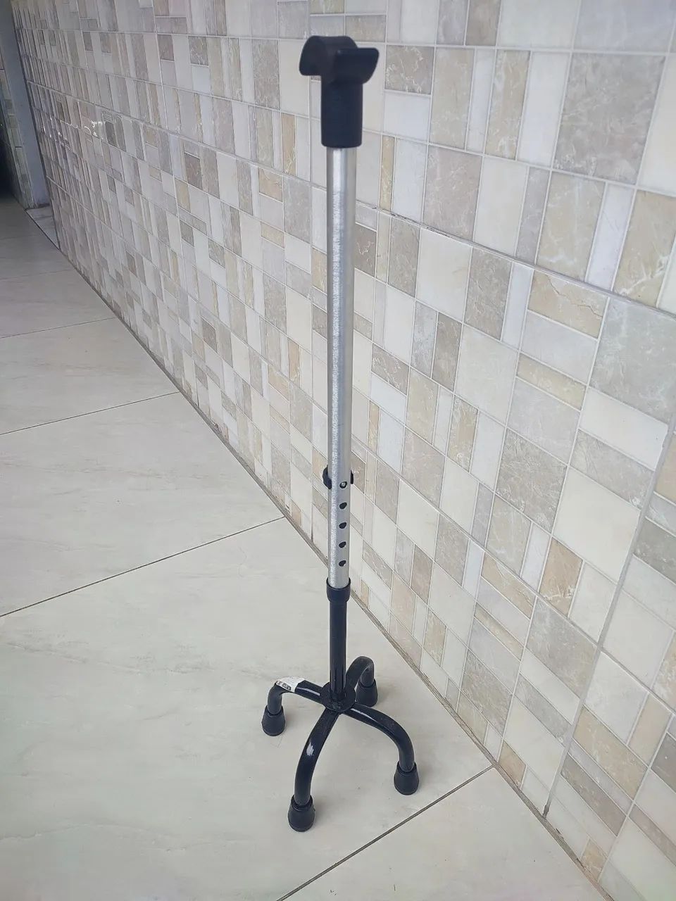 Bengala regulável com 4 pontas ? nova