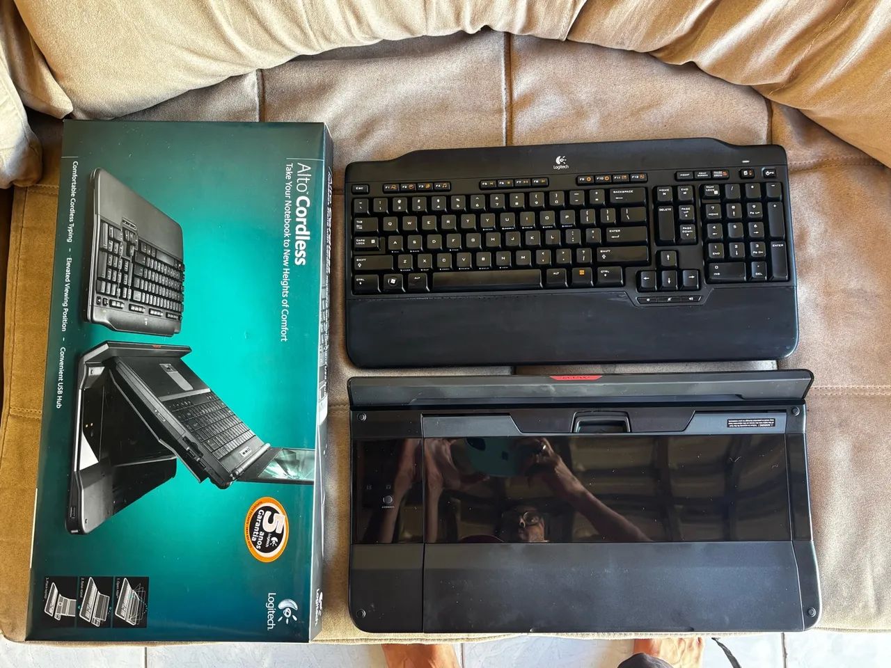 Teclado Logitech com suporte para notebook