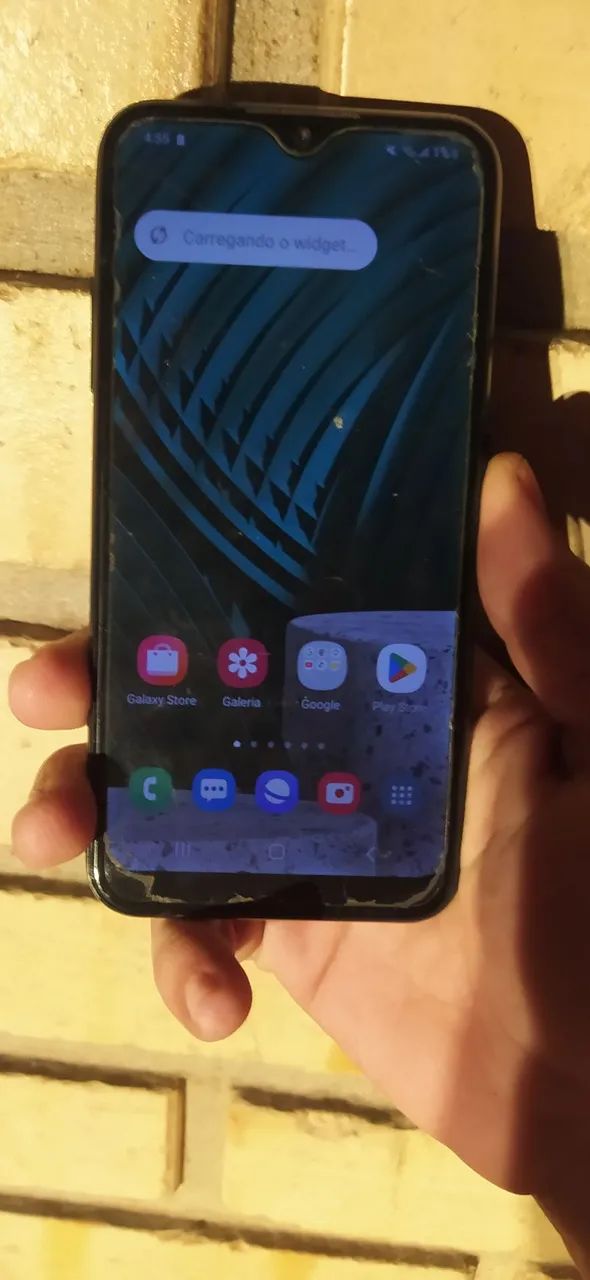 Celular usado em bom estado 