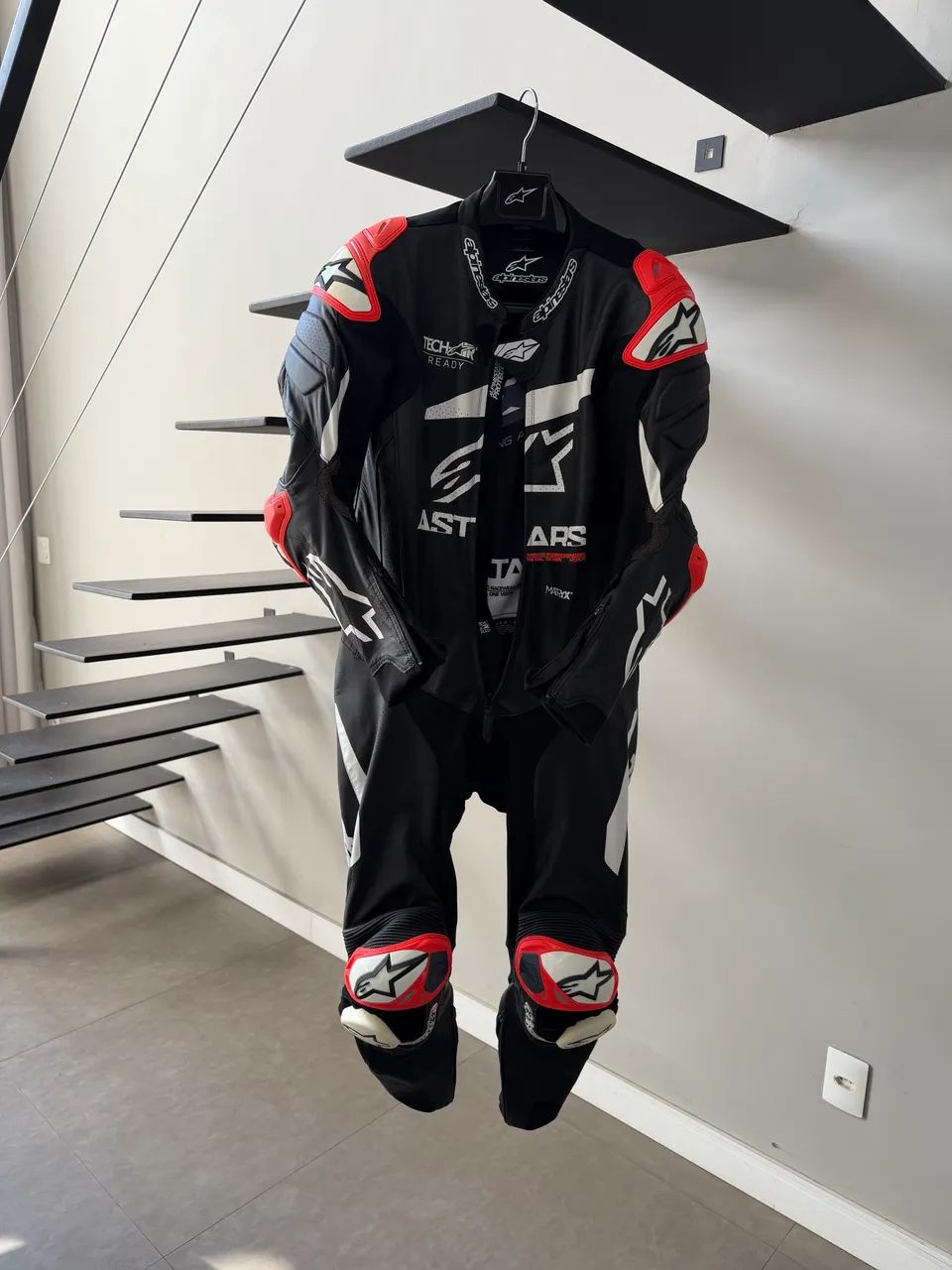 Macacão Alpinestars GP Tech V4 1 Piece - Tech-Air Ready (Novo sem uso) Tamanho 50 - Foto 3