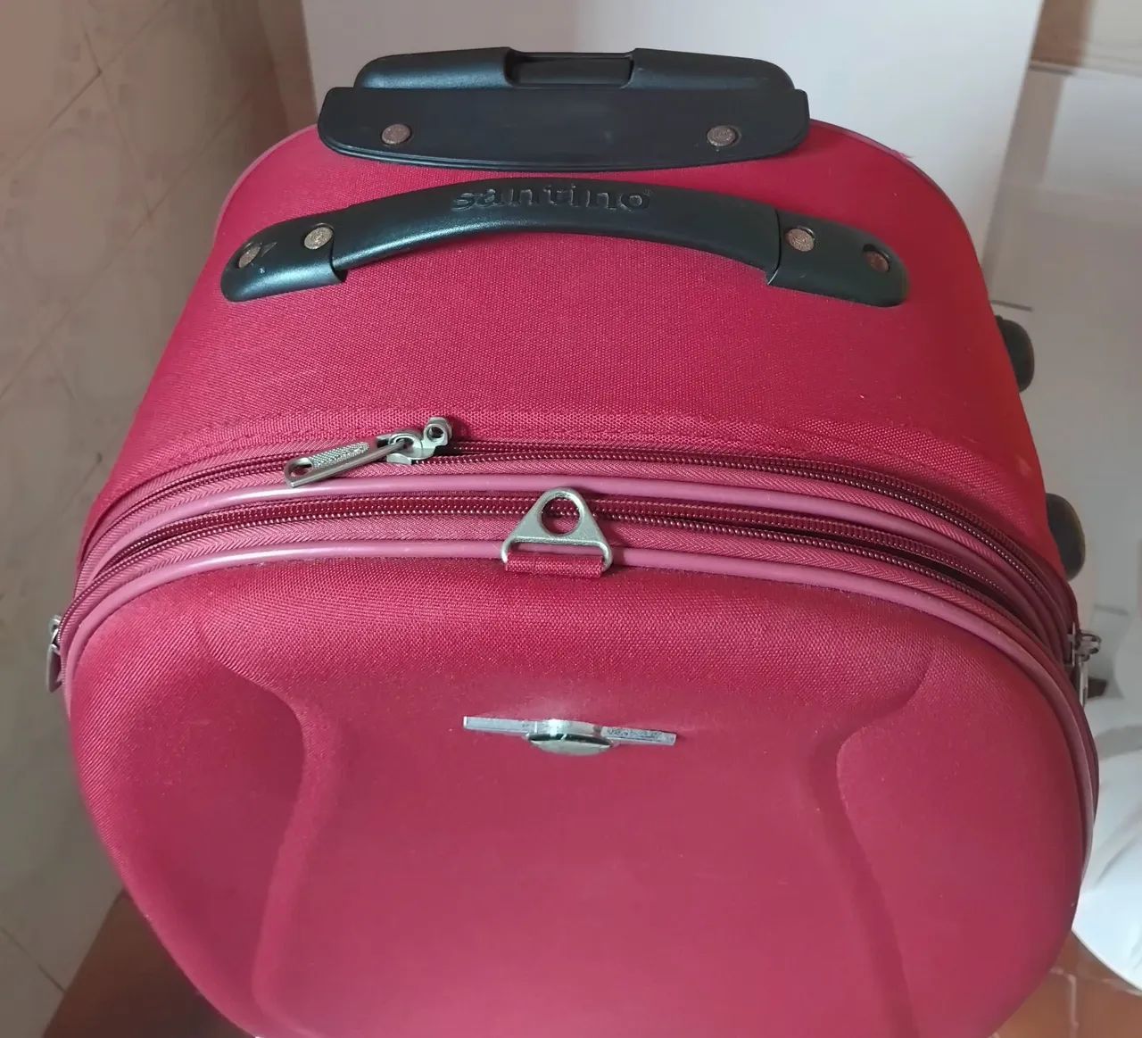 Vendo uma mala bem conservada valor 35 - Foto 3