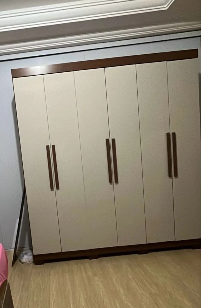 Guarda roupa 6 portas