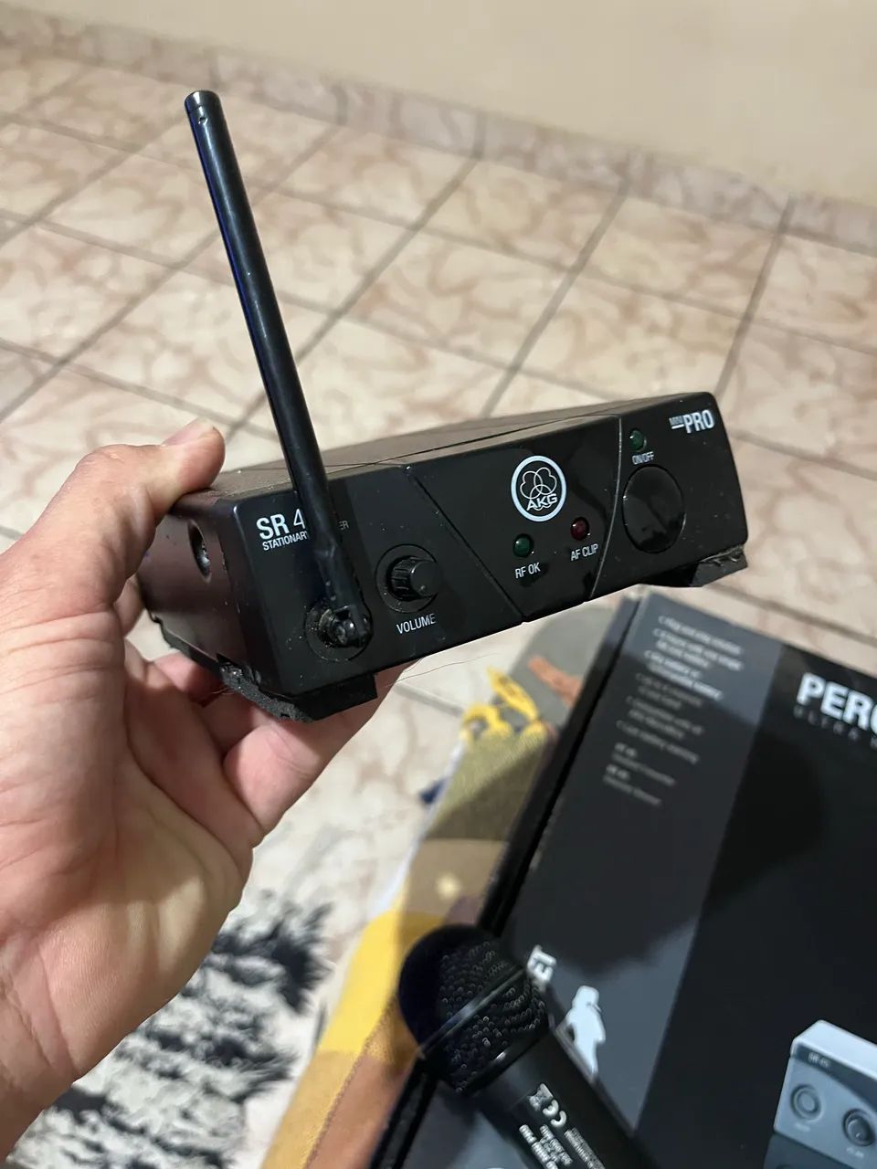 Microfone sem Fio AKG WMS SR40 - ótimo estado - Foto 2
