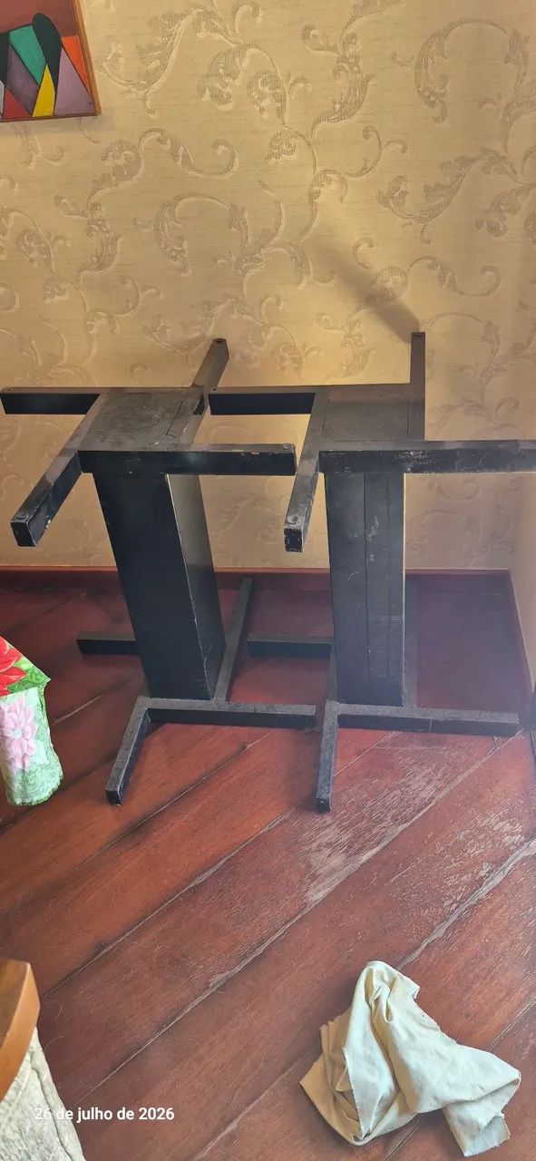 Pé de mesa de ferro 77 cm × 62 cm