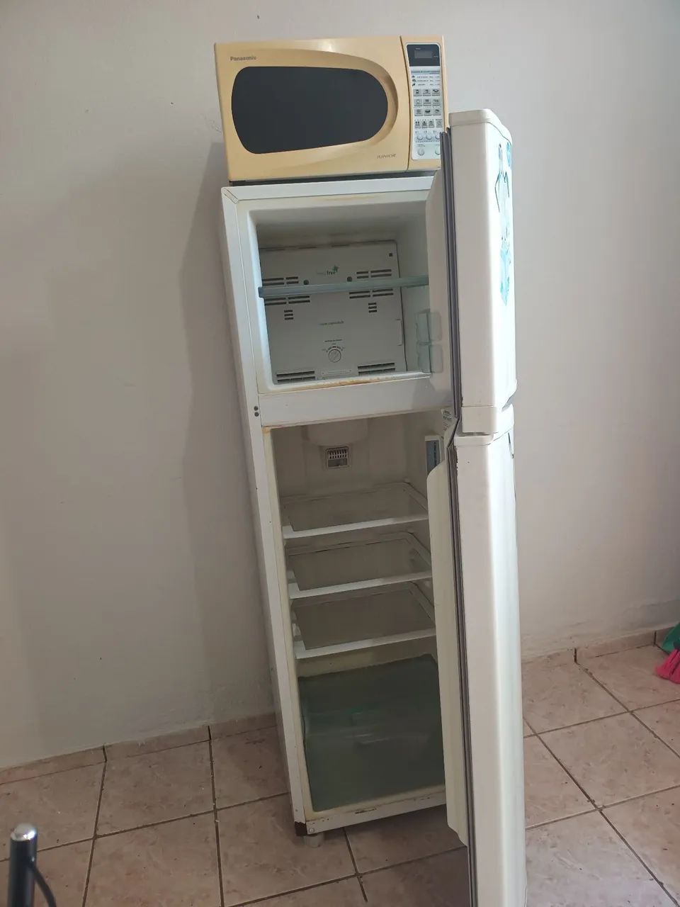 Geladeira consul crm33e (embaixo não gela muito) - Foto 2