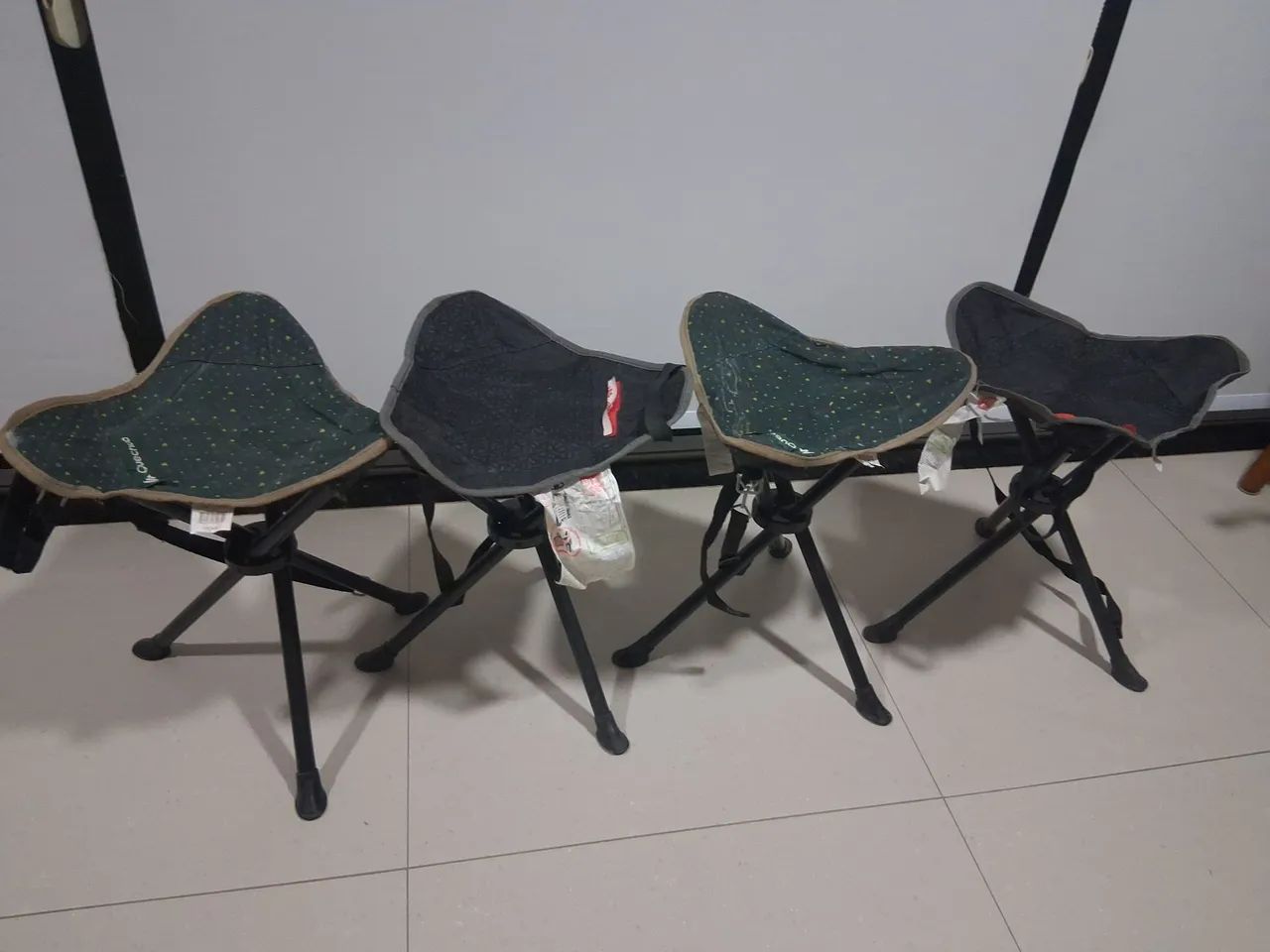 Kit com 4 Bancos Tripé de Acampamento Quechua - Foto 2