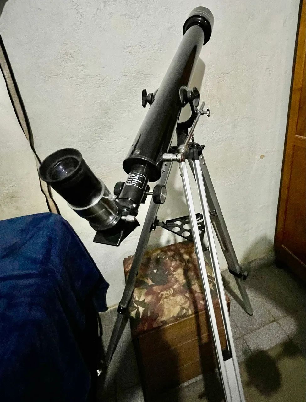 Telescópio refletor TASCO  .